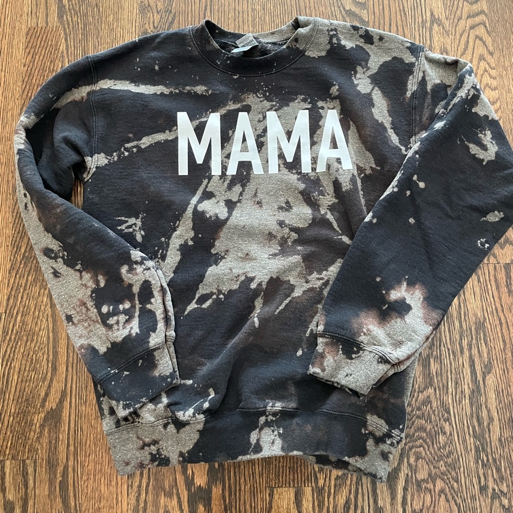 Mama sweatshirt black tie dye